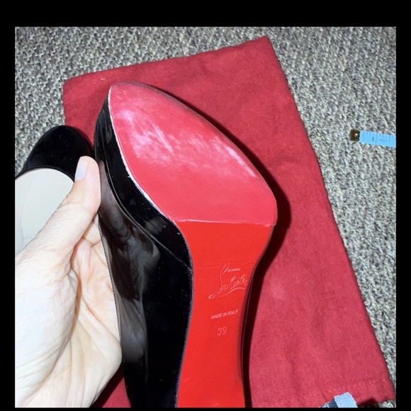 Authentic Christian Louboutin Glossy Black Heels with Red Soles - Picture 7 of 10
